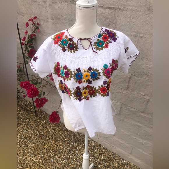 Vintage hand embroidered bohemian flower Mexican tihuana linen blouse - Picture 4 of 13